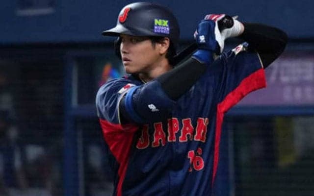 大谷翔平、看板直撃の先制3ラン　4戦16打席目で生まれた120m弾、満員のドーム総立ち
