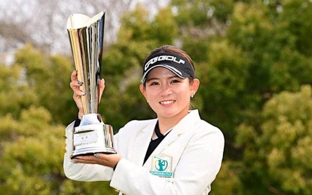【女子ゴルフ】吉本ひかるがプレーオフ制し涙の初勝利、黄金世代12人目の優勝者に　明治安田生命レディス