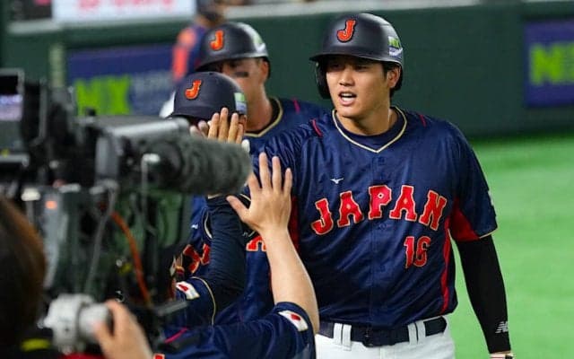 【WBC】え？ 大谷翔平が牧秀悟へ特別に“デスターシャ” 披露　初回3ラン後にパフォーマンス