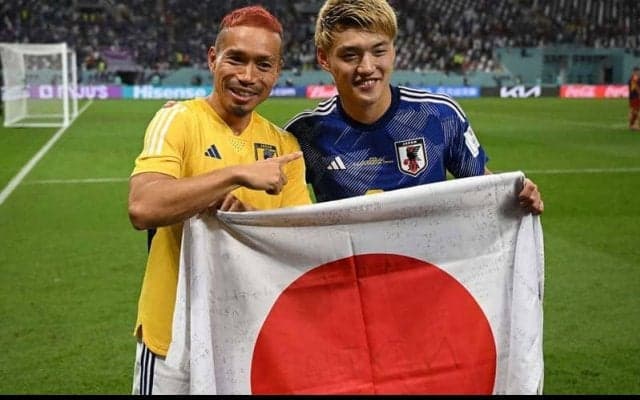 「夢追いかけてるから買お」長友佑都が堂安律の初書籍のPRに一役買う！「表紙かっこええやん！」