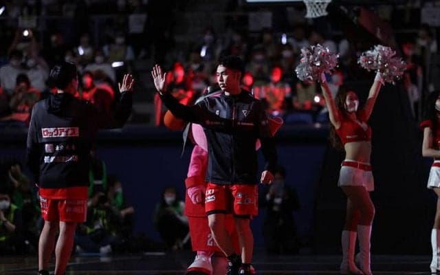 “緊張しない男”小川麻斗、いきなりの大役も「粘り強く守れた」…天皇杯優勝は「本当に貴重な経験」