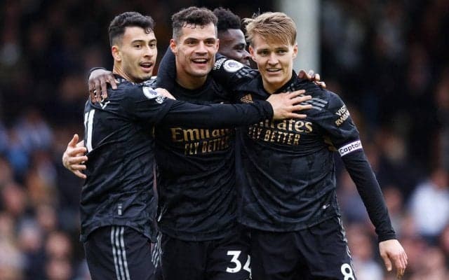 快勝後のロッカールームに現れた巨大時計の理由は？ 19年ぶり優勝目指すアーセナルの革新的な計画