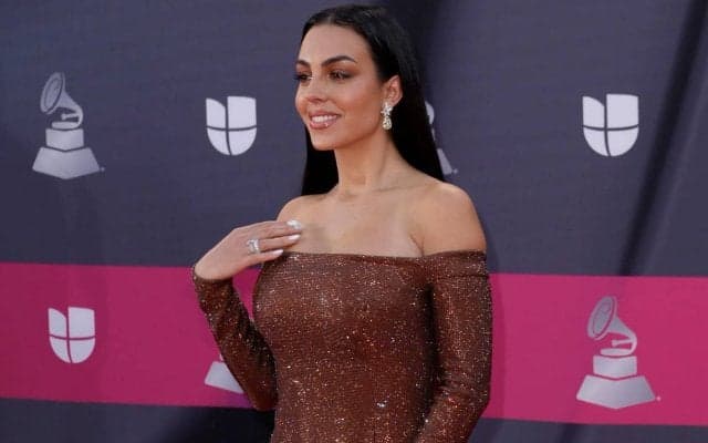 「まさに女神」「これはたまらない」撮影日にゴージャスな姿を見せたC・ロナウドのパートナーに称賛の声「なんて美しい」