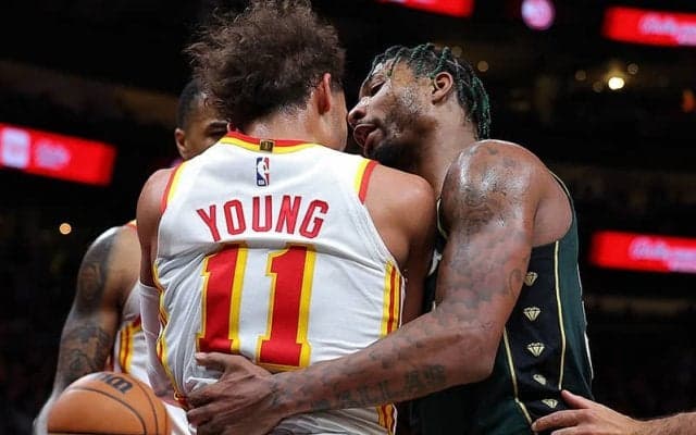 300万超の罰金を科されたマーカス・スマート…ホークス戦でトレイ・ヤングと衝突