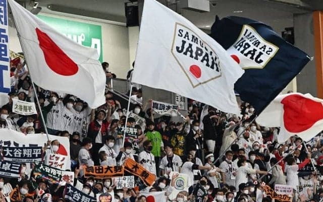 「日本人ファンは本当に世界一だ」大谷翔平のHRボールを”まわし撮り”するファンの振る舞いを米絶賛！