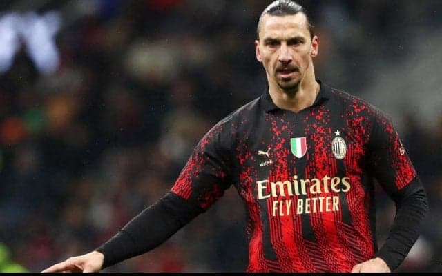 「感動的だ」サッカー界きっての“悪童”2人がガッチリと握手！「2人ともレジェンド」「私の子供時代のアイドル」