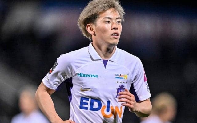 「泣いた」「これは感動」広島MF満田誠が迎えた“クラブ史に刻まれる歴史的光景”が感動を呼ぶ！クラブのレジェンドとの運命的な重なりに、「生で見れたこと絶対忘れない！」の声