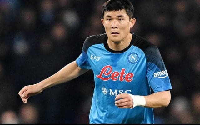 フランクフルト戦控えるナポリ、キム・ミンジェら主力3選手が前日練習に合流