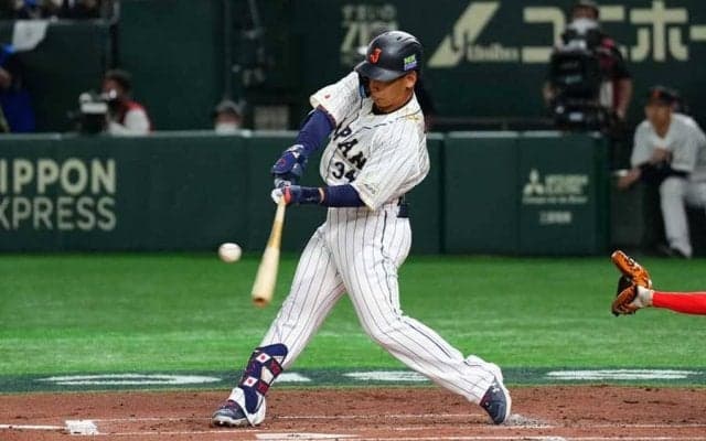 侍J吉田正尚は「目を上手く使える」　打撃向上へ「ぼんやり球を見た方が良い」