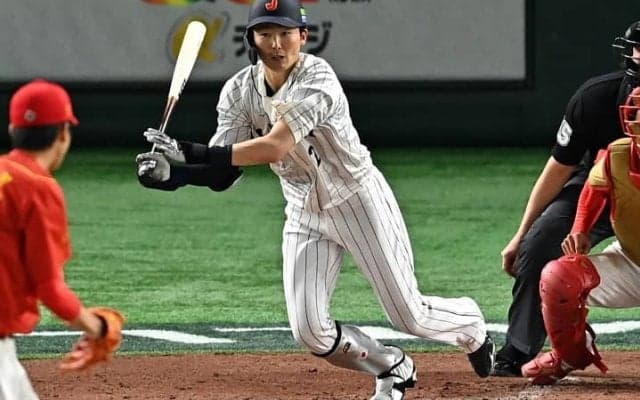 去る栗林と残った源田、侍ジャパン14年ぶりの大会中選手入れ替え