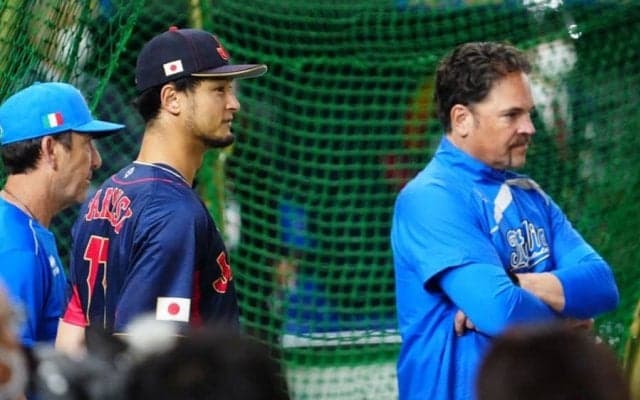 ダルビッシュにピアザ監督「野茂さんは元気？」　イタリア戦前日に笑顔で“交流”