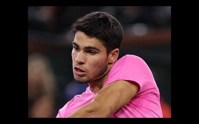  アルカラス 相手途中棄権で8強 