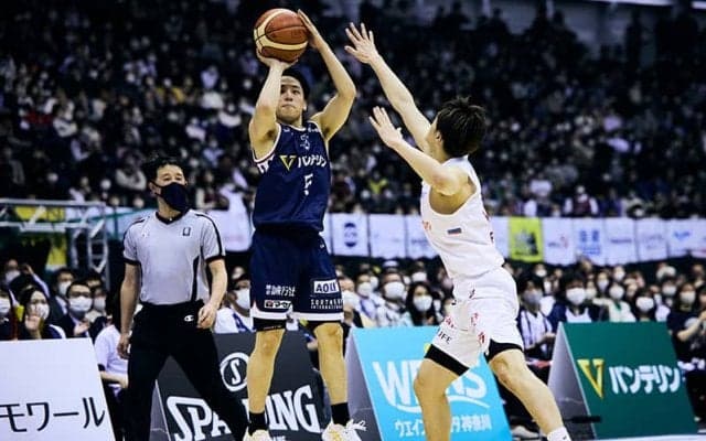 横浜BC、粘り強いチームディフェンスで川崎との大接戦を制し中地区首位に！