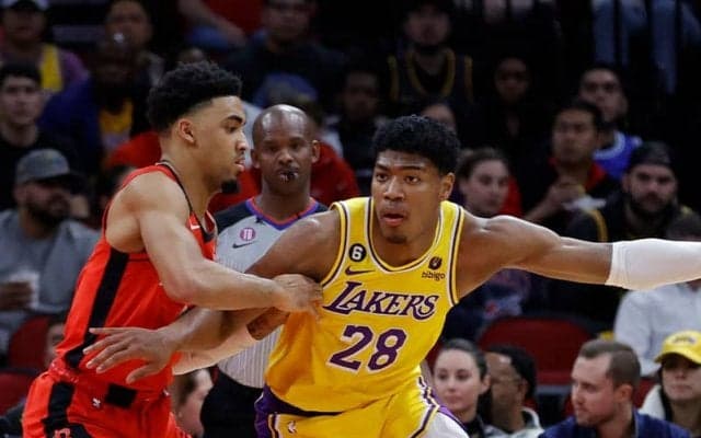 レブロンとデイビスを欠いたレイカーズ、ロケッツに敗れて勝率5割ならず…八村塁は先発出場も5得点