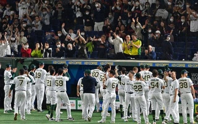 日本ファン大合唱「レッツゴー・ジョージ」　敗戦間近の“敬意”は「心射止めた」