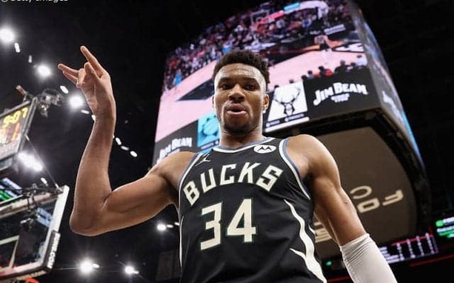 バックスが今季リーグ最速でプレーオフ進出決定も、ヤニスは「謙虚なままでいなきゃ」