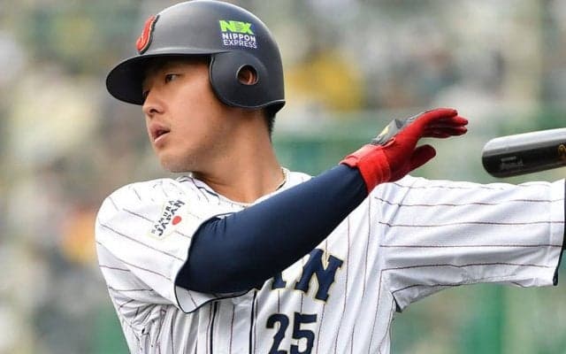 侍J、大谷の献身セーフティから一挙4点！　バントに騒然→岡本の3ランで球場大熱狂