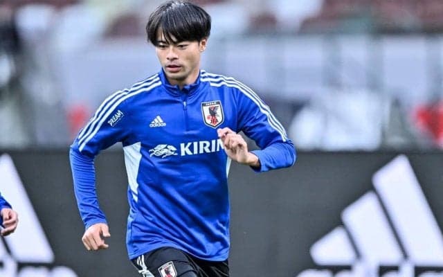 FAカップ公式が三笘薫の写真を公開するも、注目はまさかのJ1新潟のGK！ 「FAカップデビュー」の声が出た、三笘との肩組みショット