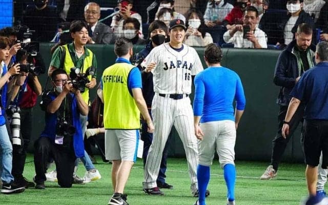 栗山監督が“粋”なインタビュー中断　大谷翔平＆フレッチャーのハグに場内大喝采