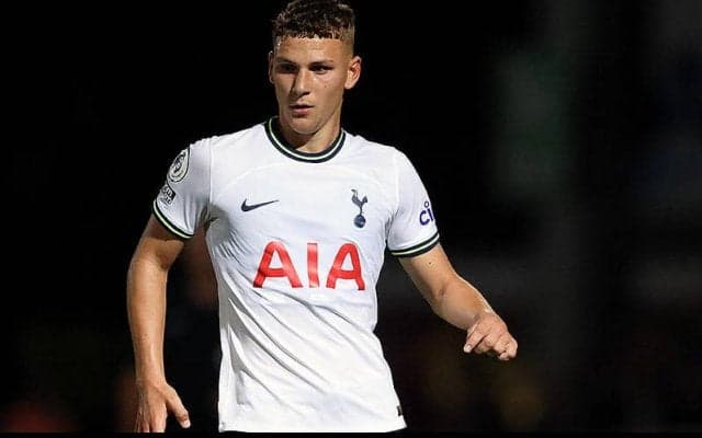 スパーズが生え抜きの逸材FWドンリーと新契約締結！