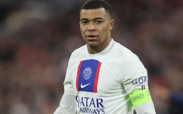 ムバッペが新サングラス姿公開、ブランドは俳優・山﨑賢人さんアンバサダー務めるオークリー