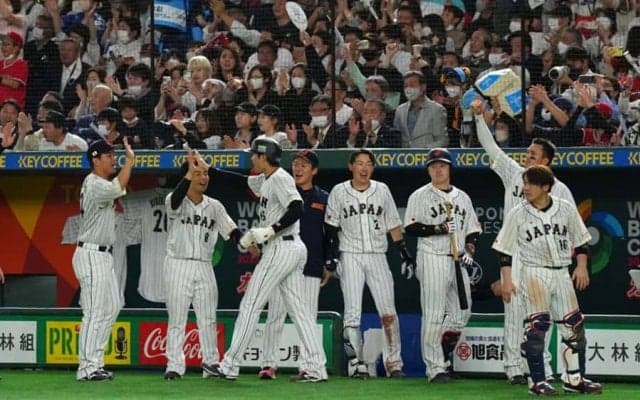 「本物持ち込んでんの最高すぎ」　“必需品”登場の侍ベンチが「雰囲気良いですね」