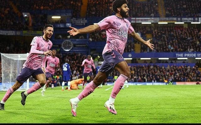 2度のリード守れなかったチェルシーの公式戦連勝が「3」でストップ…エバートンの伏兵シムズに土壇場被弾《プレミアリーグ》