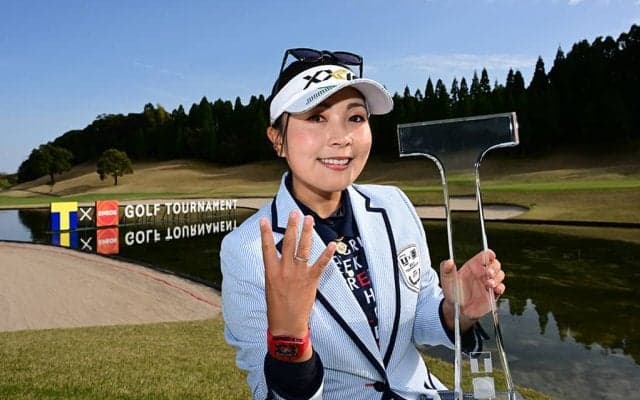 【女子ゴルフ】青木瀬令奈が8打差をひっくり返す大逆転V、大会レコードも更新　Tポイント×ENEOS ゴルフトーナメント