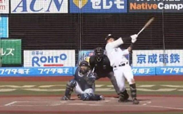 美しい放物線が「ホームランアーチスト」　高く舞った22歳の一撃が「たまらんね」