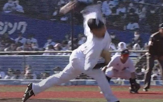 「漫画みたいな」超・豪快投法　打者圧倒のロッテ新人が「地面で突き指しそう」