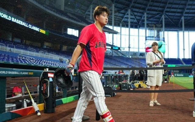 村上宗隆が感慨「夢見た場所」　憧れのメジャー球場で打撃快音、大胆シフト練習も