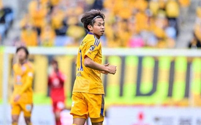 「パフォを見て泣いた…」J2仙台MF郷家友太の移籍後初ゴールで見せた「レジェンド継承ゴールパフォーマンス」に感動の声！ 宮城出身選手がクラブの歴史を自身に重ねた！