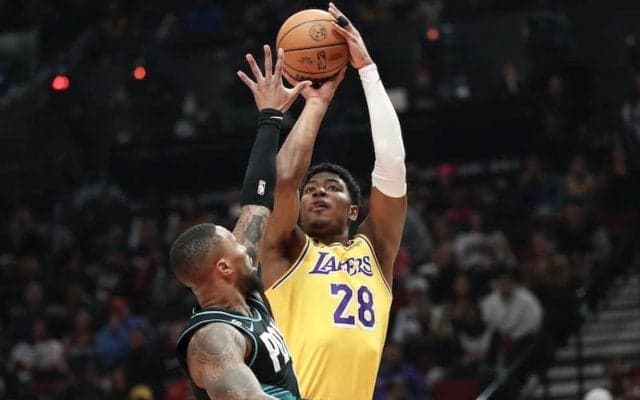 八村塁がNBA自己通算1000本目のFGを成功…得意のプルアップジャンパーで達成