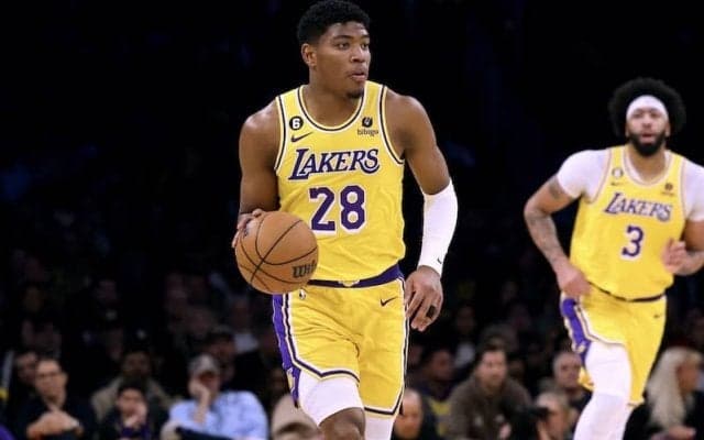 リーブスが自己最多35得点を挙げてレイカーズがマジックに白星…八村は8得点を記録