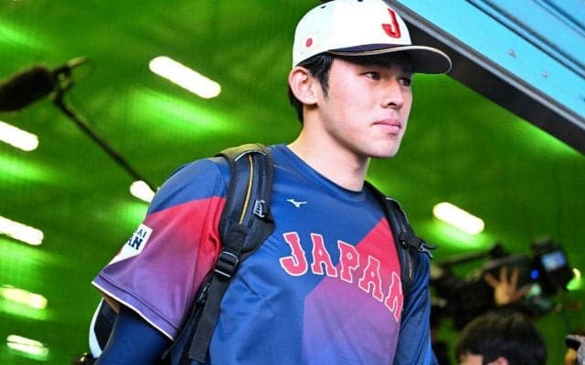 「サッカー好きなのか？」侍ジャパン・佐々木朗希の練習着にサッカーファンが大注目！「ユニ着てるやん！」