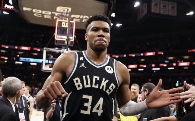 アデトクンボがFG成功率100%で20得点以上のトリプルダブルを達成…史上4人目の選手に