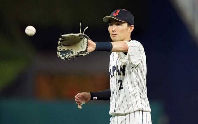 侍J、甲斐→源田の連係で盗塁阻止！　際どい場面もチャレンジ成功で場内喝采