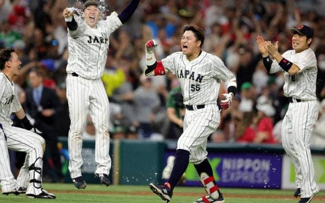 「サッカーと野球のファンが争ってるの不毛」JリーガーもWBCサヨナラ勝ちを見守り歓喜爆発！勝利のチャントを歌い出す「スポーツって最高」「胸が熱くなる」