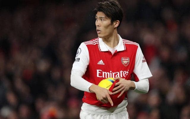 「みんながついている」「トミのためにも優勝を」右ヒザ手術で今季終了の冨安健洋、現地ファンから大量のエール「最大限のリスペクトとサポートに値する」