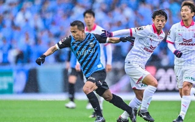 「エロっ！」「たまんね～」川崎屈指のテクニシャンが試合中に見せた「絶品トラップ映像」が大反響の1.5万回再生！ 後ろからのボールを巧みに操る衝撃テク