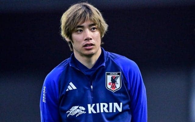 「照れる伊東純也可愛いな」日本代表の練習場でファン人気殺到の伊東純也が見せた「照れる表情」が反響！ W杯人気の勢い持続へ