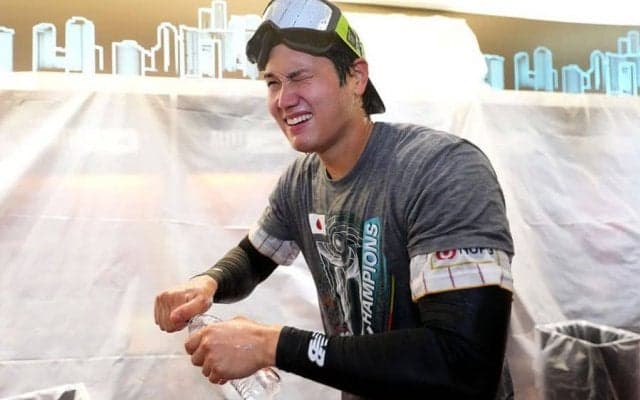 大谷翔平の“恩師襲撃”が「まさしく恩返し」　絆を感じるポーズが「アツすぎる」