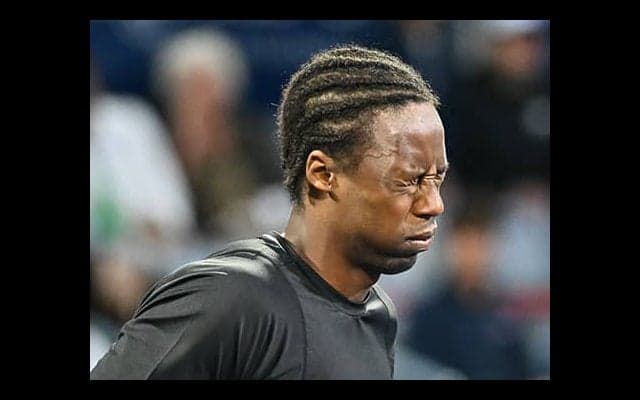 モンフィス 手首負傷で途中棄権