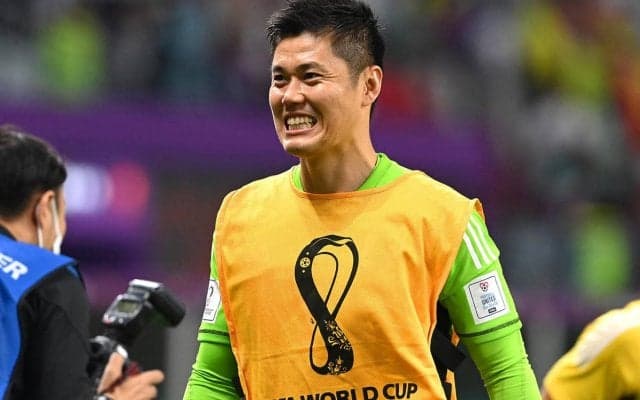 40歳バースデーフォトに川島永嗣が多数!? 参加者が本人のお面被って祝福