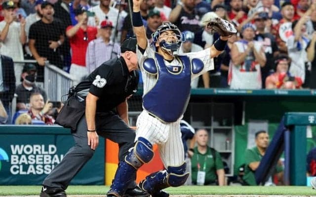 「だいぶ疲れたと思う」”常に一発”の緊迫下で７投手を支えた中村悠平を侍ＯＢが称賛！「よく全員を引っ張った」