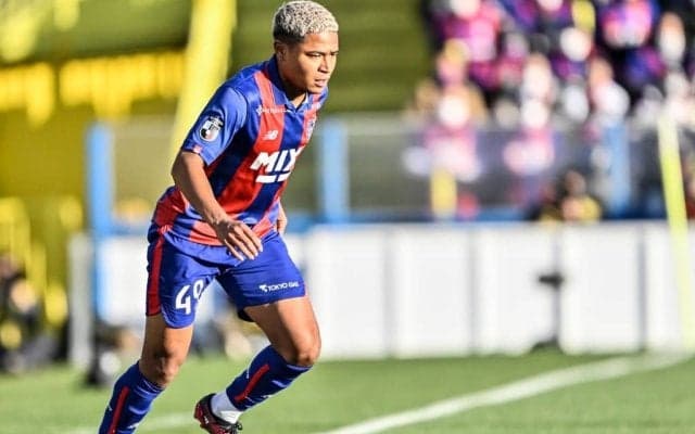 「魔法にかけられたような左足」初陣のウルグアイ代表に臨む日本代表・21歳の左SBバングーナガンデ佳史扶のパワープレーをJ公式が公開