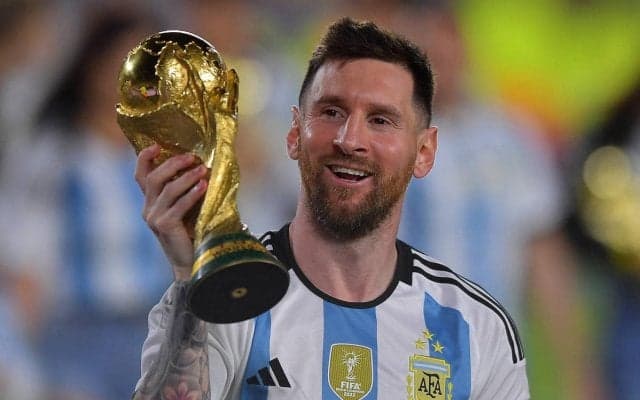 「ずっと夢見てきた」W杯優勝を改めてファンと共有したメッシ、感動のスピーチではW杯メンバー外の選手たちも称える「彼らも認められるに値する」