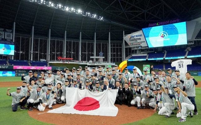 「W杯の時と同じだ」侍ジャパンのゴミ1つないベンチ、アメリカの記者がサッカー日本代表と重ねて絶賛！「感銘を受けた」「尊敬する」