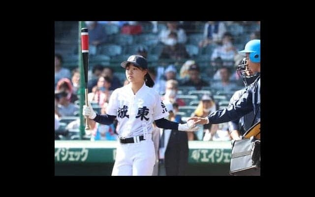 部員13人の城東が68人の東海大菅生に善戦 甲子園初の女子ノッカーの役割が「すごく大きかった」