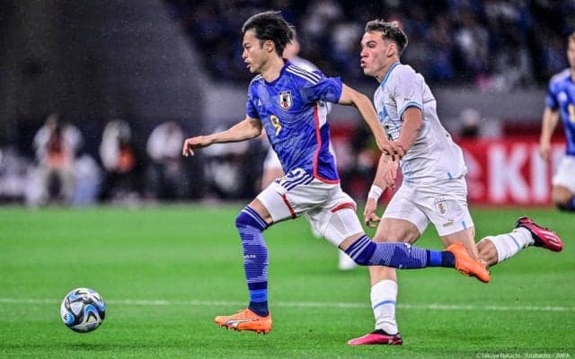 【ウルグアイ戦分析】最強の武器「三笘薫の突破力」を“消した”SBのチグハグなポジショニング…「ボール保持時のクオリティ向上」で生じた“矛盾”(1)